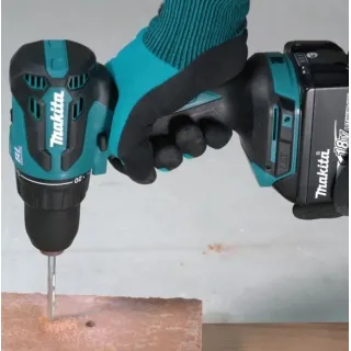 Комплект акумулаторни винтоверти Makita DLX2580V01/ 18 V/ 2x2 Ah Комплект акумулаторни винтоверти Makita DLX2580V01/ 18 V/ 2x2 Ah