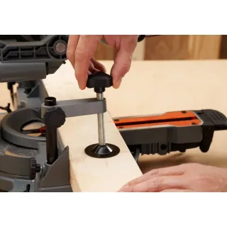 Потапящ циркуляр Black and Decker BES702/ 1500W