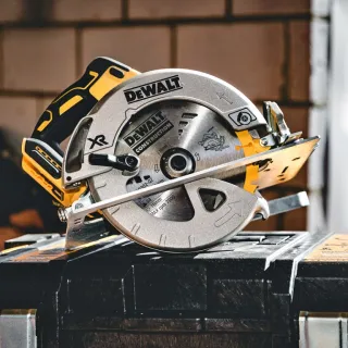 Циркуляр акумулаторен DeWALT DCS570NT, 64 мм, 5500 об./мин