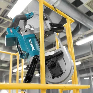 Акумулаторен банциг Makita PB002GZ/ 40V