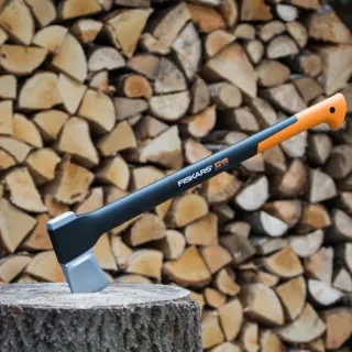 Брадва с пластмасова кания Fiskars L X21/ 720 мм