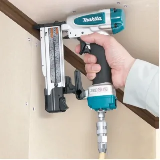 Пневматичен такер за гвоздеи Makita AF353/ 6.9 bar