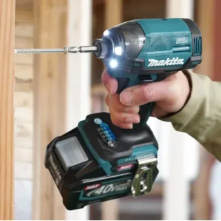 Акумулаторен ударен винтоверт Makita TD002GZ01/40 V