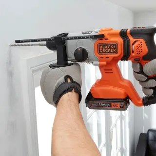 Акумулаторен перфоратор Black and Decker BCD900E2K/ 18 V/ 2х2.5Ah Акумулаторен перфоратор Black and Decker BCD900E2K/ 18 V/ 2х2.5Ah