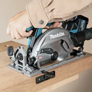 Акумулаторен ръчен циркуляр Makita HS012GD201 XGT/ 40V/ 2x2.5Ah