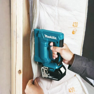 Акумулаторен такер Makita DST112Z