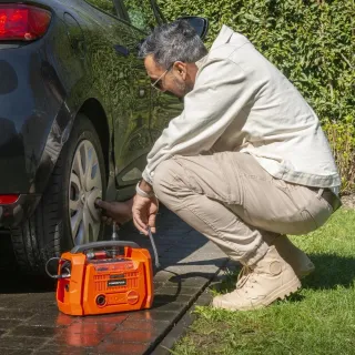 Компресор за въздух 2 в 1 Power Plus POWDP7031/ 20 V/220 V Компресор за въздух 2 в 1 Power Plus POWDP7031/ 20 V/220 V