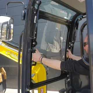 Верижен мини багер с чупеща стрела и кабина Cimex CHE12RS-CAB-SB/ 11.6 к.с.