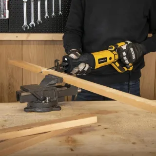 Саблен трион + 2 бр. ножове Power Plus POWX03971/ 920W