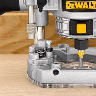 Оберфреза ръчна DeWALT D26203, 900 W, ф 6-8 мм