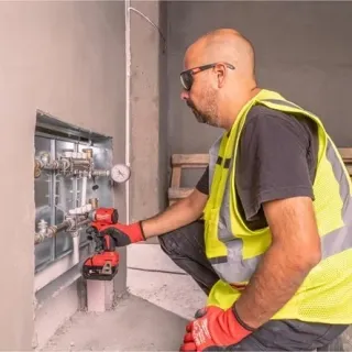 Акумулаторен винтоверт Milwaukee M18BLIDRC-402C/ 18V/ 2x4Ah
