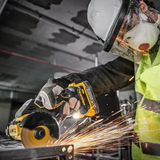 Акумулаторен ръчен циркуляр DeWALT DCS438N-XJ/ 18V