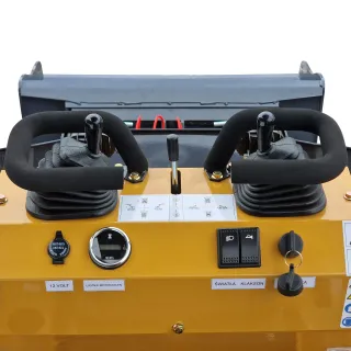 Мини верижен челен товарач STILER 13,5 к.с. 750 кг