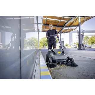 Ръчноводима метачна машина Karcher KM 70/25 C Bp 2SB/ 36V Ръчноводима метачна машина Karcher KM 70/25 C Bp 2SB/ 36V