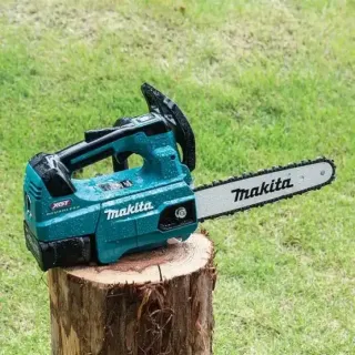 Акумулаторен верижен трион Makita UC004GM101/ 40V/ 4.0Ah/ XGT Акумулаторен верижен трион Makita UC004GM101/ 40V/ 4.0Ah/ XGT