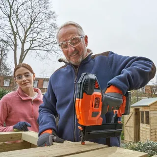 Акумулаторен такер за гвоздеи Black and Decker BCNG01D1/ 18V/ 2 Ah