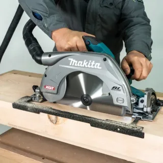 Акумулаторен циркуляр Makita HS011GT201/ 40V/ 2x5.0Ah