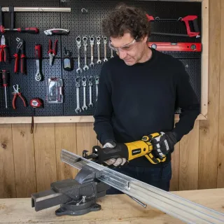 Саблен трион + 2 бр. ножове Power Plus POWX03971/ 920W