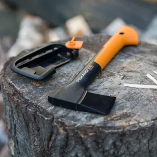 Брадва с пластмасова кания Fiskars XS X7/ 355 мм
