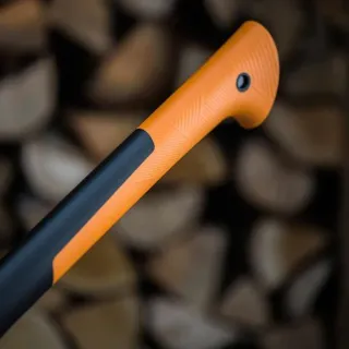 Брадва с пластмасова кания Fiskars L X21/ 720 мм