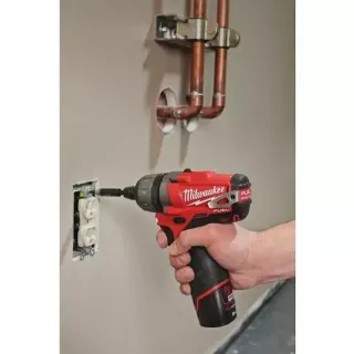 Акумулаторен винтоверт Milwaukee M12BDD-202X/ 12V/ 2x2Ah