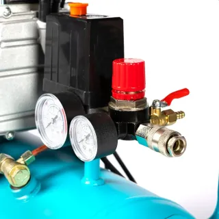 Бутален маслен компресор Detoolz DZ-C332/ 1500W/ 24 л
