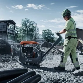 Виброплоча реверсивна Husqvarna Construction LG 164 / 3.6 kW