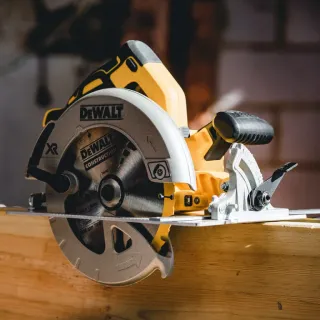 Циркуляр акумулаторен DeWALT DCS570NT, 64 мм, 5500 об./мин