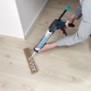 Пистолет за силикон Wolfcraft MG 600 PRO/ за картуш 310 мл