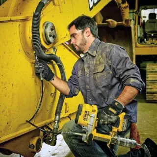 Акумулаторен такаламит DeWALT DCGG571NK/ 690 bar