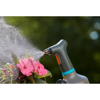Акумулаторната пръскачка с помпа Gardena EasyPump/ 1л
