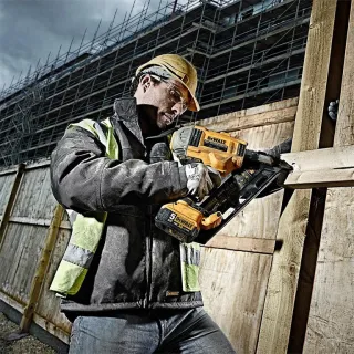 Акумулаторен такер DeWALT DCN692N 18 V