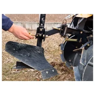 Адаптер с регулируем ъгъл за плуг и гребло ProGARDEN 4560000043 Адаптер с регулируем ъгъл за плуг и гребло ProGARDEN 4560000043