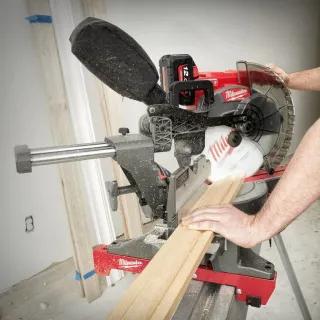 Акумулаторен герунг циркуляр Milwaukee M18 FMS305-121/ 18V / 12Ah