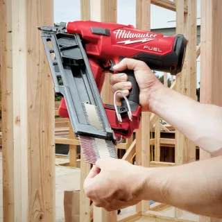 Акумулаторен такер Milwaukee M18 FFN-502C/ 18V/ 5Ah