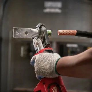 Акумулаторна преса за кримпване на кабели Milwaukee M18 HCCT-201C/ 18 V/ 2 Ah