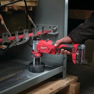 Акумулаторна преса за щанцоване Milwaukee M18 HKP-201C/ 18 V/ 2 Ah