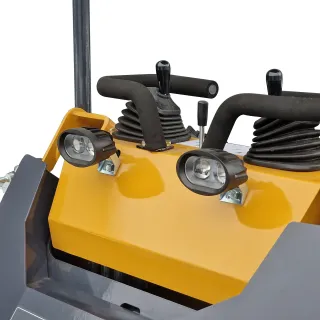 Мини верижен челен товарач STILER 13,5 к.с. 750 кг