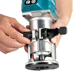 Акумулаторна оберфреза Makita RT001GZ18/ 40 V