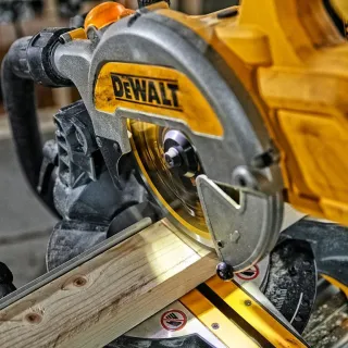 Акумулаторен настолен циркуляр DeWALT DCS777T2-QW/ 54/18 V/ 2/6 Ah