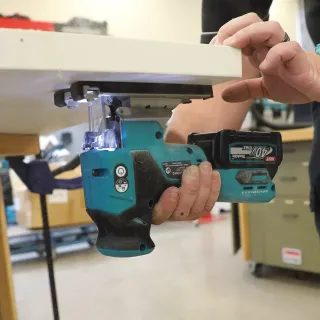 Aкумулаторен прободен трион Makita JV001GZ/ 40V