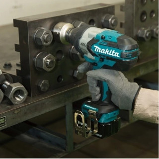 Акумулаторен ударен гайковерт Makita DTW1002Z 18.0 V  / 1000 Nm