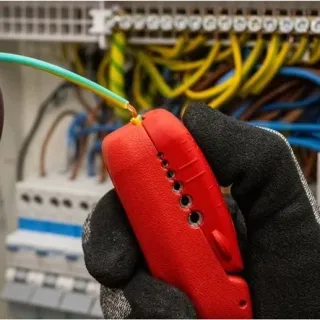 Инструмент за зачистване на кабели Milwaukee 4932498270/ 6-13 мм