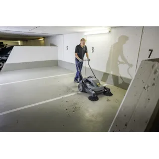 Ръчноводима метачна машина Karcher KM 70/30 C Bp 2SB/ 36V Ръчноводима метачна машина Karcher KM 70/30 C Bp 2SB/ 36V