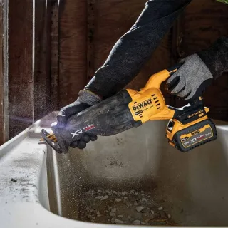 Акумулаторен саблен трион DeWALT DCS386NT/ 54V