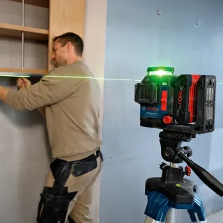 Линеен лазерен нивелир Bosch GLL 18V-120-33 CG/ 18V Линеен лазерен нивелир Bosch GLL 18V-120-33 CG/ 18V