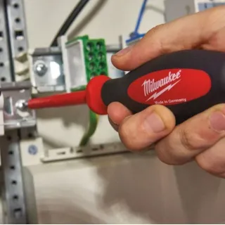 Комплект изолирани отвертки и фазомер Milwaukee Tri-Lobe VDE/ 5 броя Комплект изолирани отвертки и фазомер Milwaukee Tri-Lobe VDE/ 5 броя