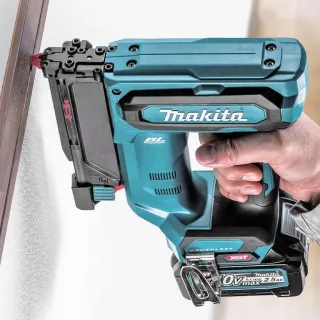 Акумулаторен такер Makita PT001GD101/ 40V/ 2.5Ah