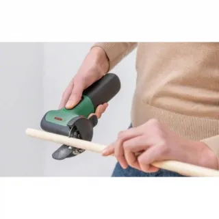 Акумулаторен уред за рязане и шлайфане Bosch Easy Cut&Grind, 7 V