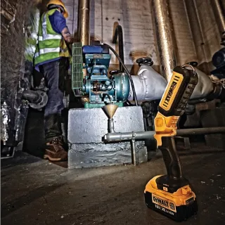 Акумулаторен фенер DeWALT DCL050, 500 lm